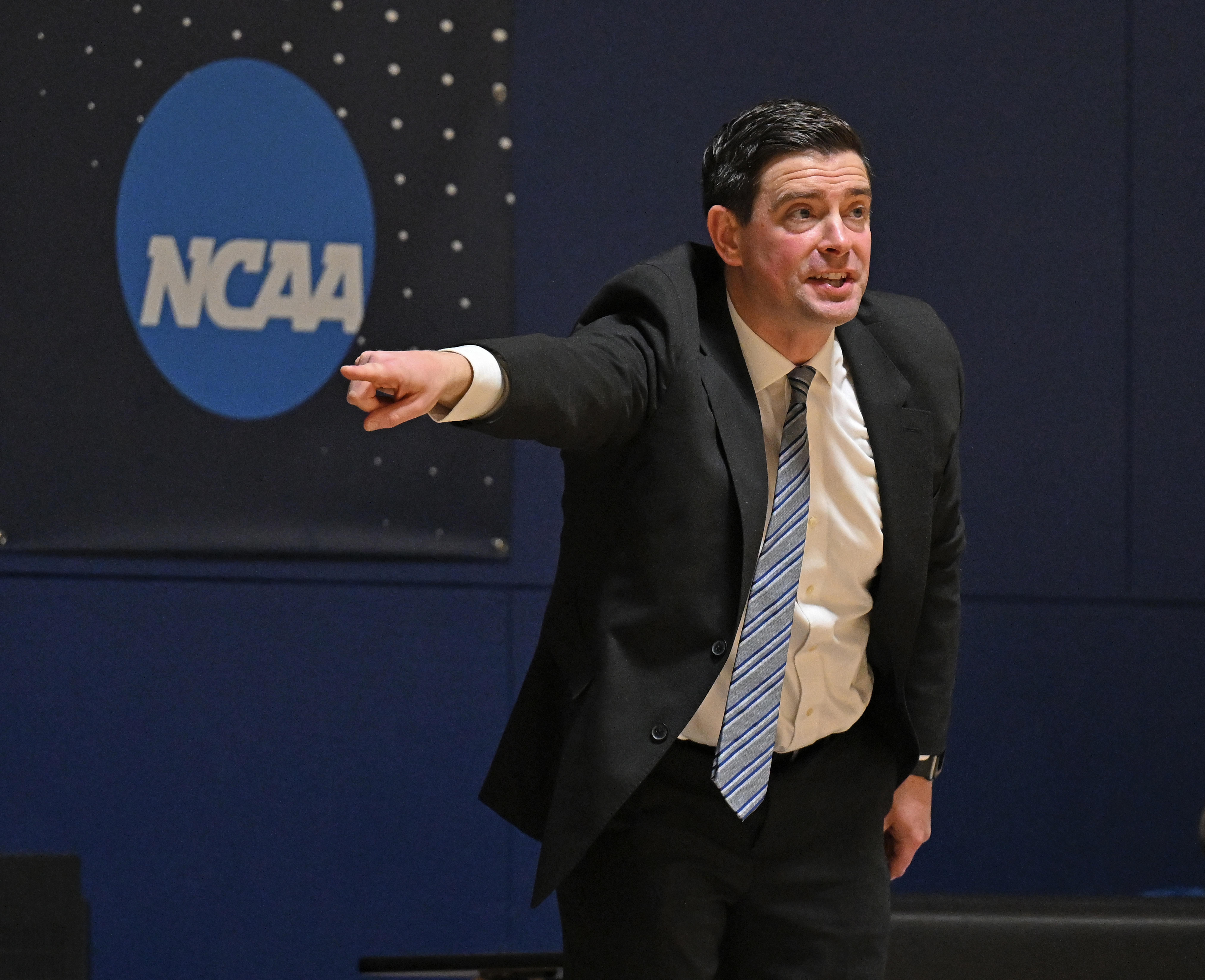 Tim Sweeney, starting over as Franklin & Marshall coach, Hopes for a Quick Ascent … you know, like that of Stephen Curry
